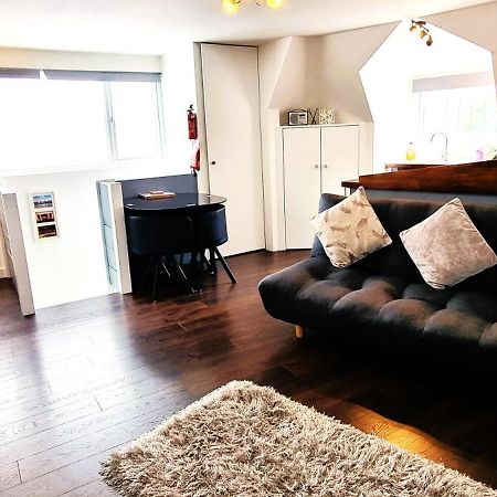Beautiful Detached 1 Bedroom Apartment Елтем Екстер'єр фото